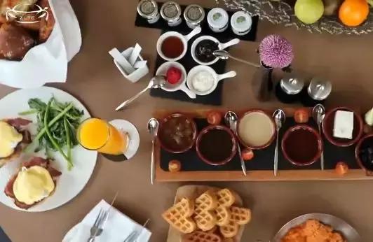 这对网红花22万当了三天迪拜富豪，而我连个儿童手表也买不起