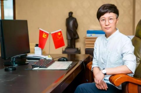 传奇！从女特警到女律师，她潜伏当*底卧**，如今是最受欢迎的刑辩律师之一！