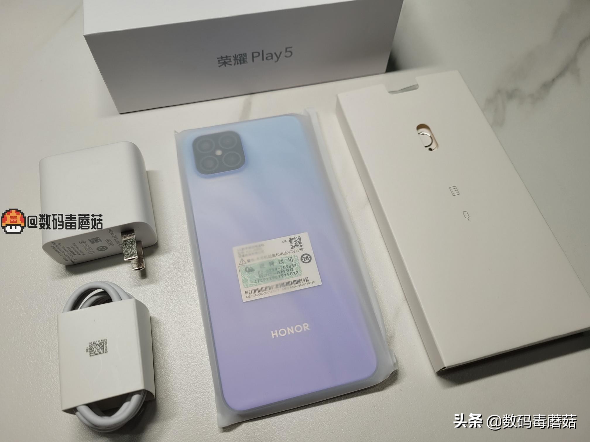 荣耀play5防水测试,轻薄便携式无线充电