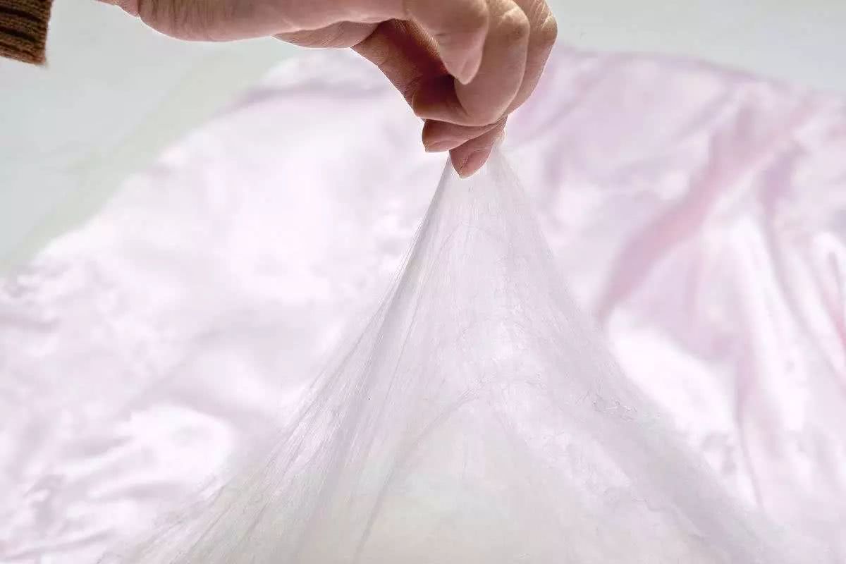 羽绒被跟蚕丝被的纤维是动物纤维,羽绒被蚕丝被大豆纤维被哪个好