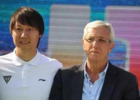 李铁带领的国足能打申花吗,李铁带国足打过正式比赛吗