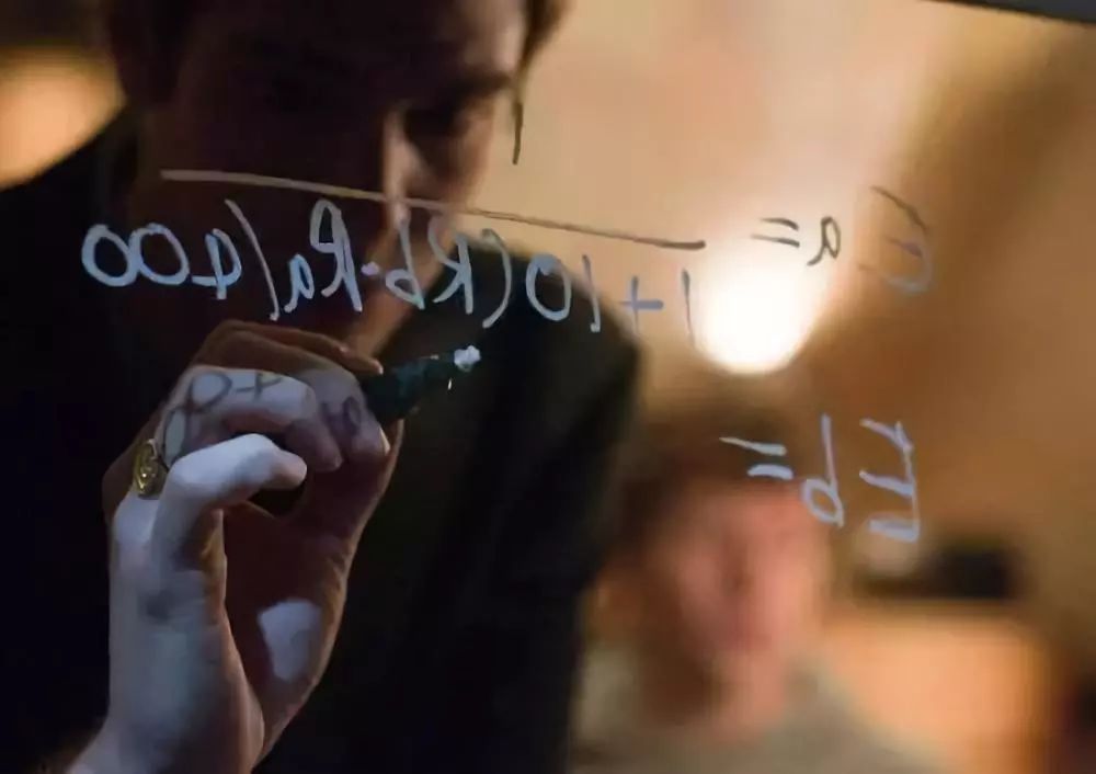 社交一梦二十年：那些聪明、孤独和投机的人