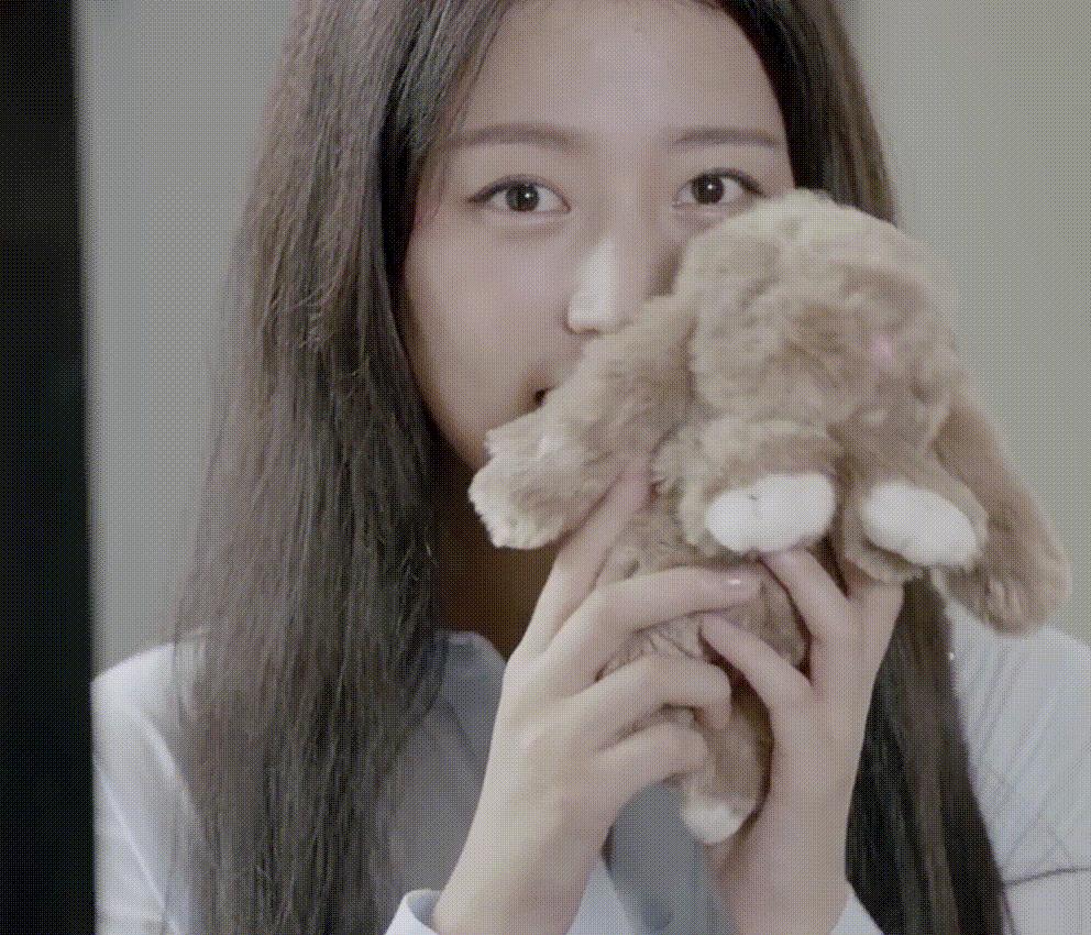 周雨彤最新穿衣搭配,周雨彤减龄穿衣搭配