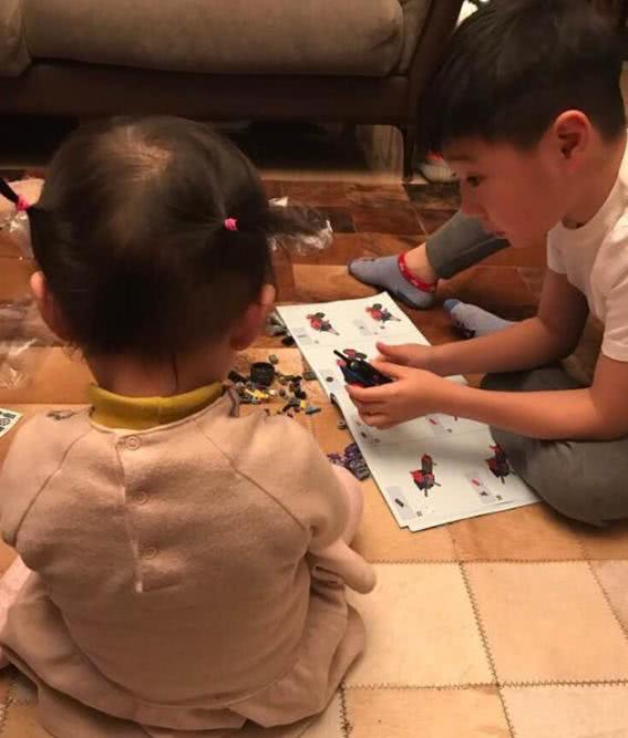 华少家：为爱妻变“煮夫”，衣帽间有韵味，将“展示柜”搬回家