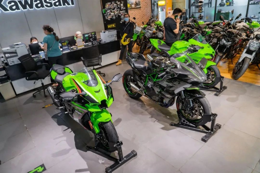 h2r鐩村垪鍥涚几,h2r-10