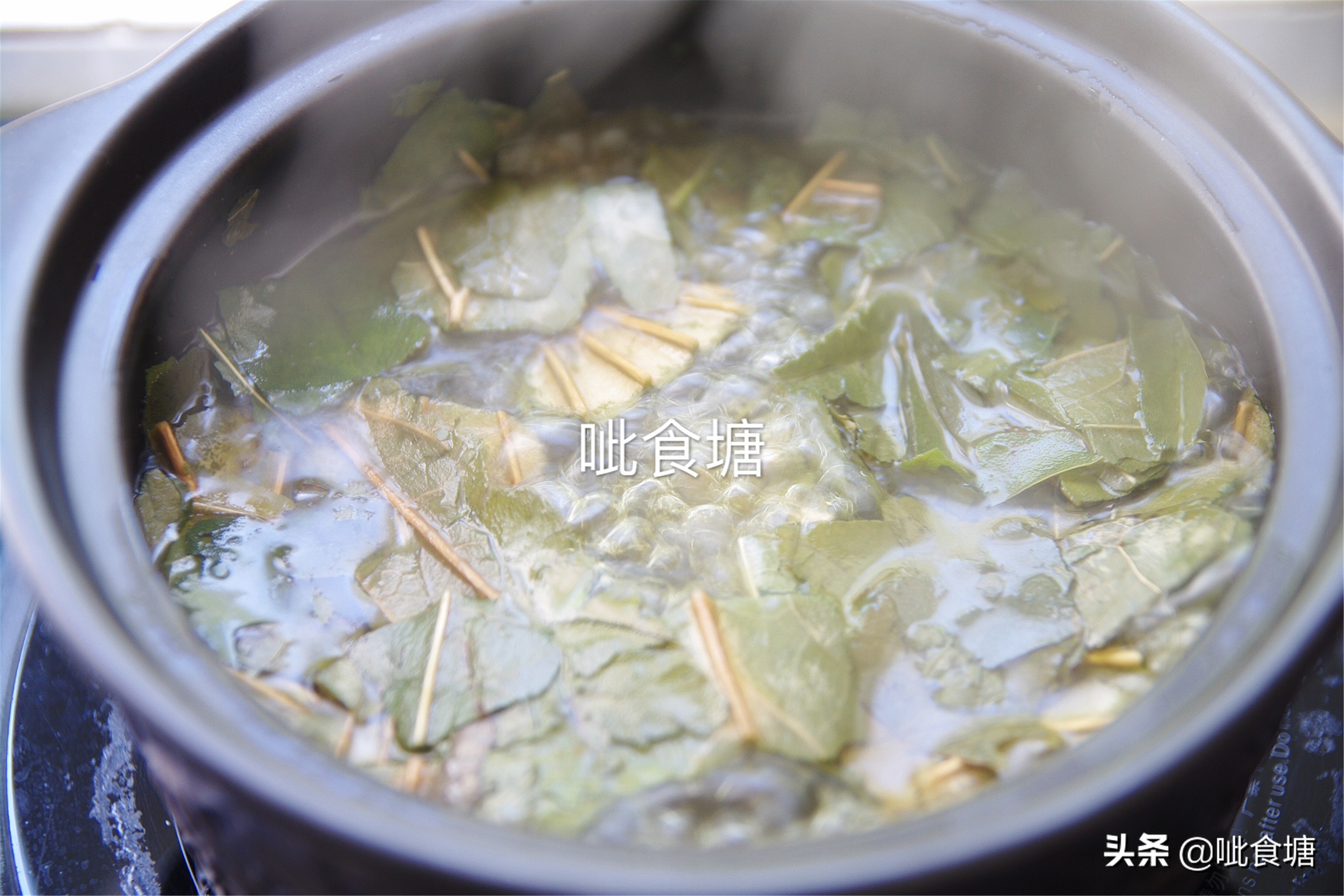 荷叶搭配什么泡水喝功效最好,冰糖荷叶粥的荷叶怎么制作