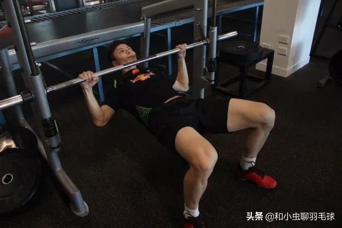 羽毛球高远球的规范动作视频,高远球关键点