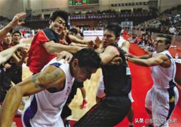 中国男篮与巴西男篮打架事件,中国男篮打架斗殴事件完整版