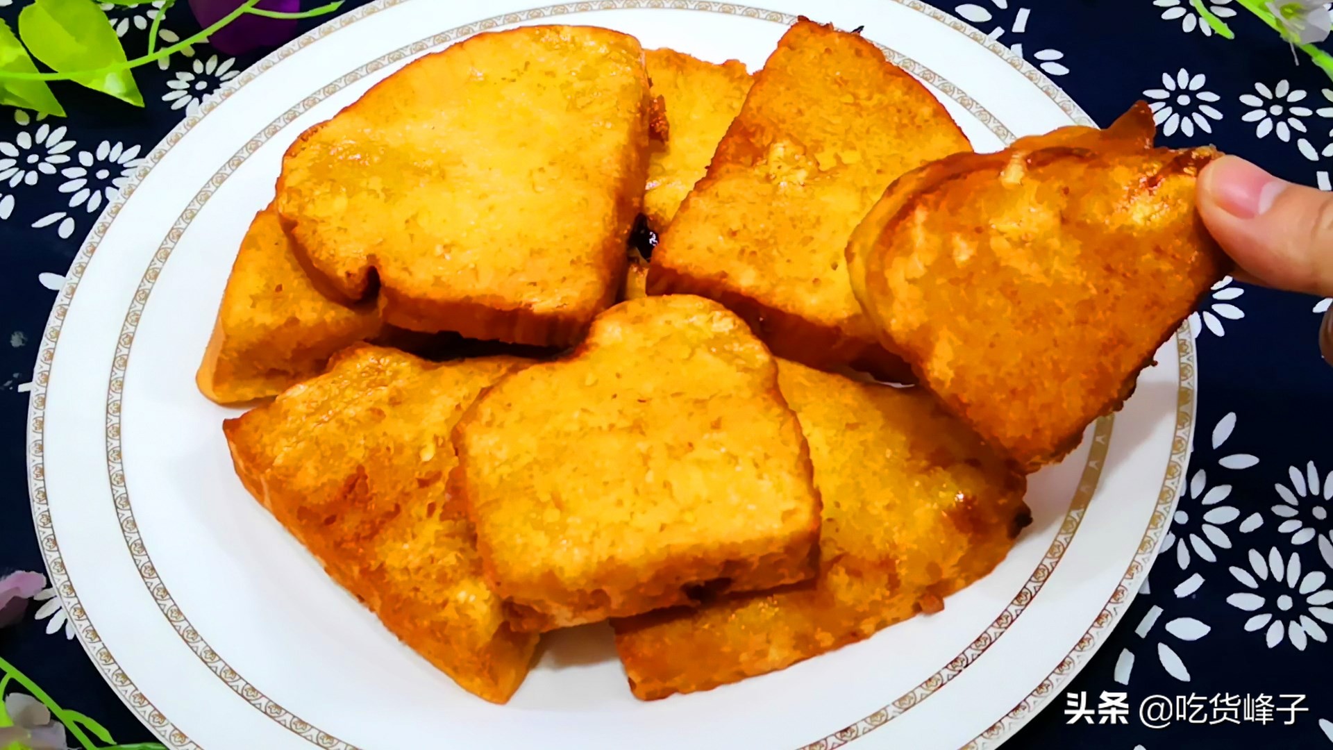 炸馒头片裹鸡蛋用不用沾水,炸馒头片鸡蛋液要加水吗