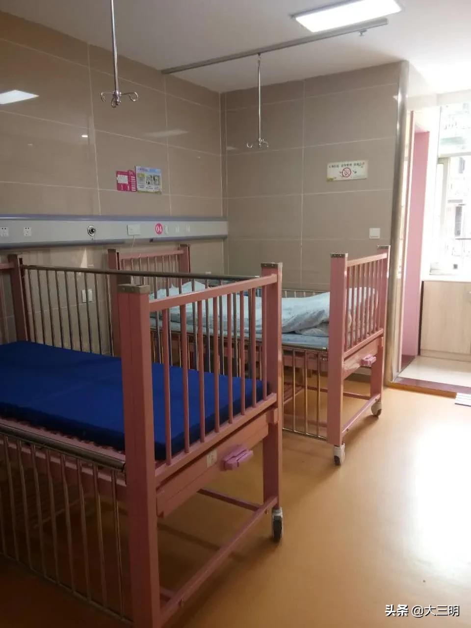 宝宝吃奶拍嗝呛奶海姆立克急救法,给宝宝呛奶宝宝拍嗝正确姿势