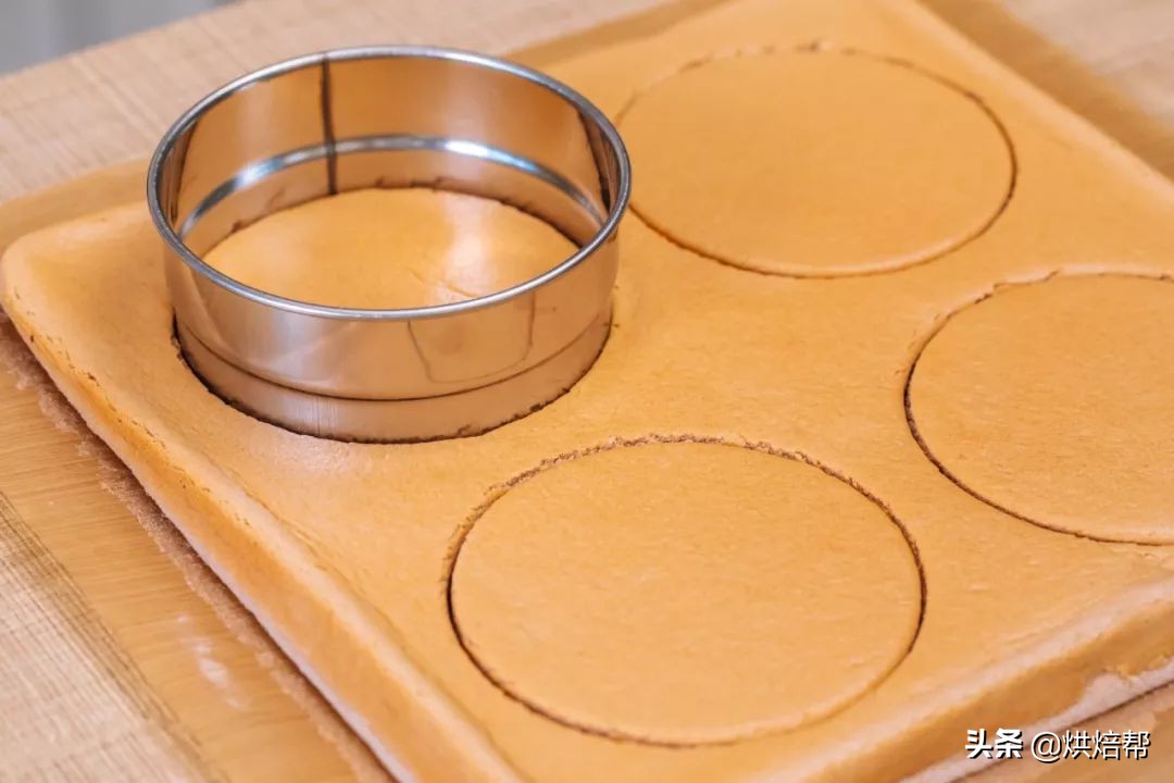 蛋糕抹面的技巧和手法在家自己做,一款不用抹面就可以完成的蛋糕