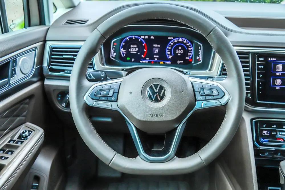 诚意之作试驾新款上汽大众威然,最新款的上汽大众威然mpv