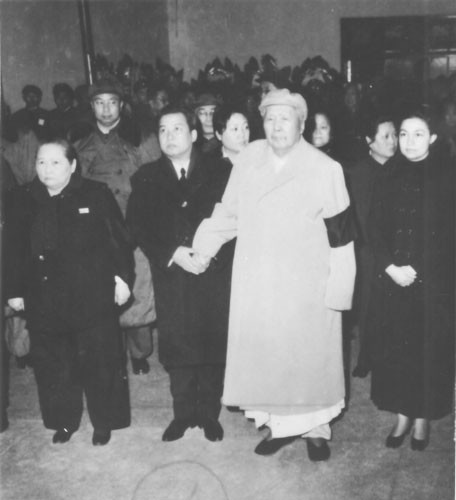 老帅陈毅：手抄毛*东泽**37首诗，临终只留一句遗言，主席亲自悼念