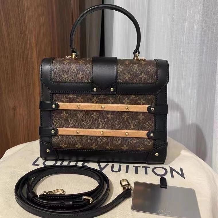 太嫉妒了，这位70岁的老奶奶每个包包我都喜欢，有组团去偷包的吗