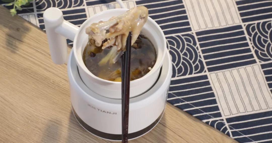 秋天煲鸡汤的最佳搭配,秋天进补的鸡汤