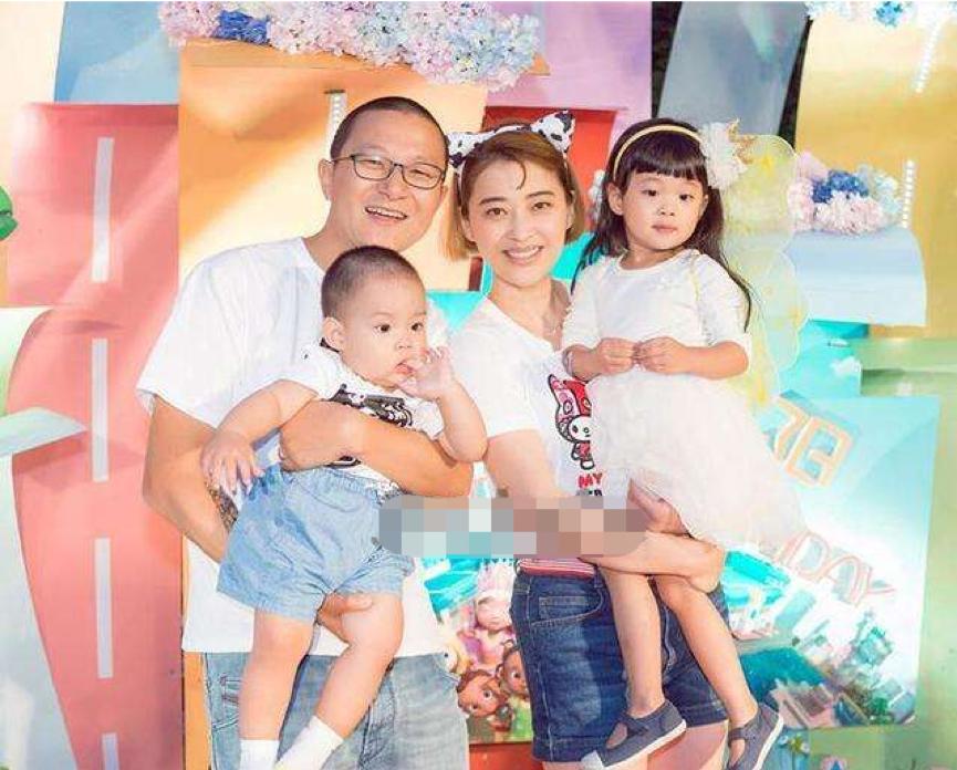 梅婷是否整容,演员梅婷的老公曾剑的照片