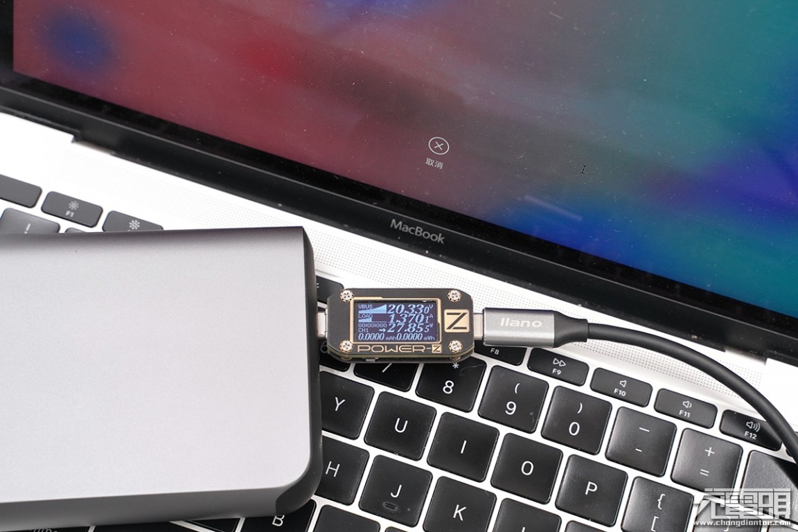 绿巨能22.5瓦充电器,绿巨能18w移动电源评测