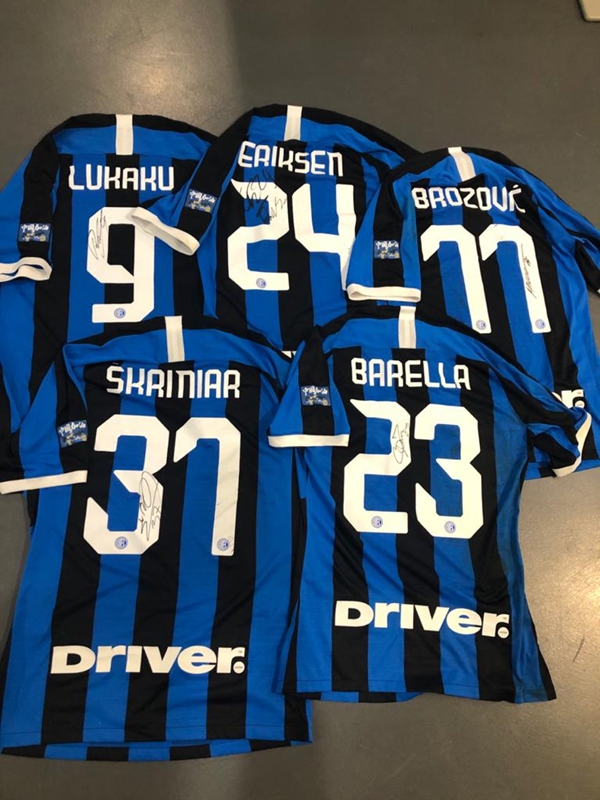 国米中国比赛死忠助威,国米24-25新球衣