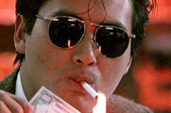 买二手衣服回家补、一张椅子用18年，这8位明星，有钱也没乱花