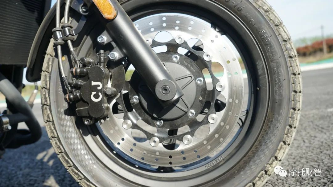 胖虎试驾：长江边三轮Bobber400