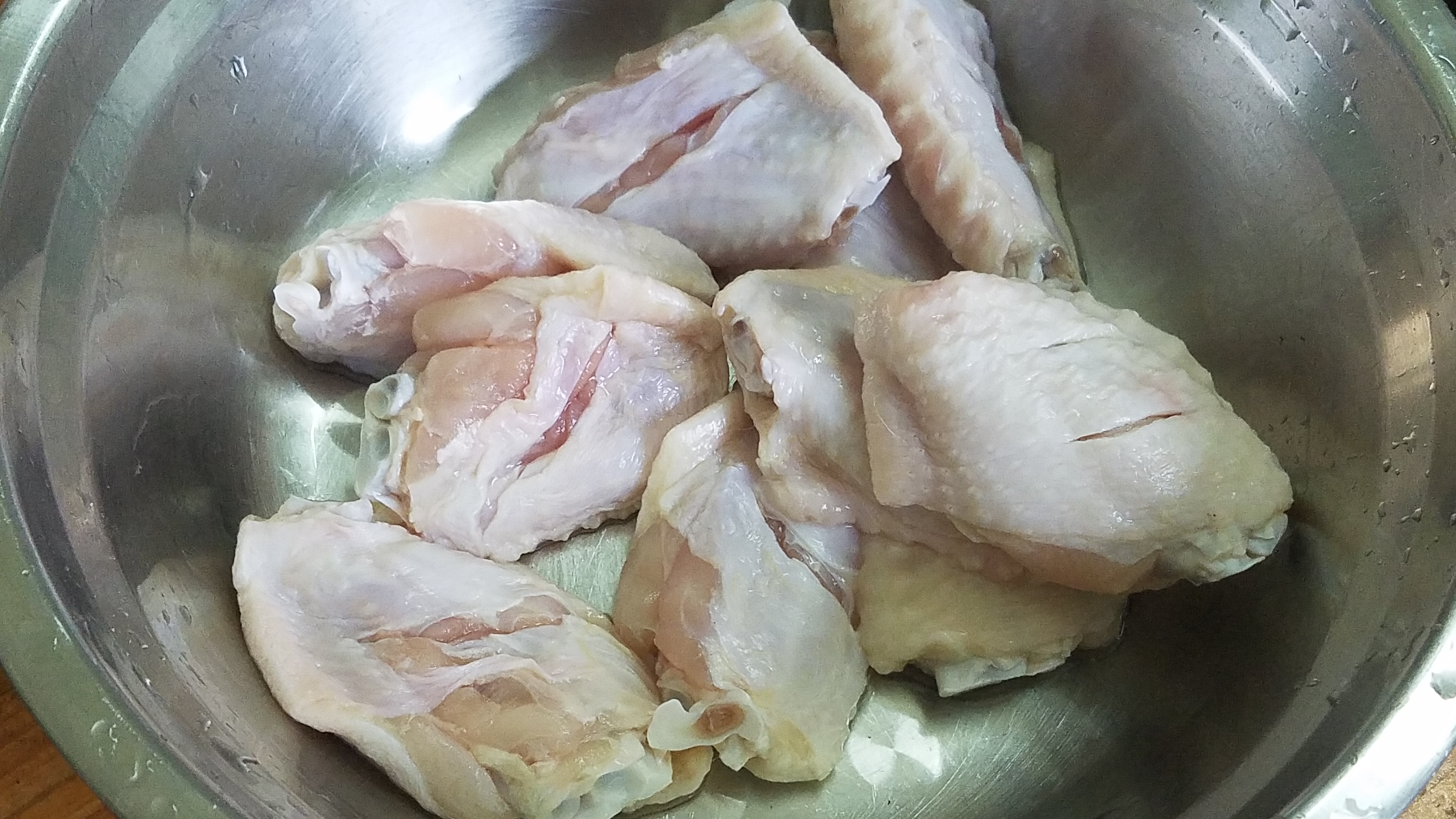 这道盐焗鸡翅要常给家人做、营养好吃不上火、做法跟材料很简单