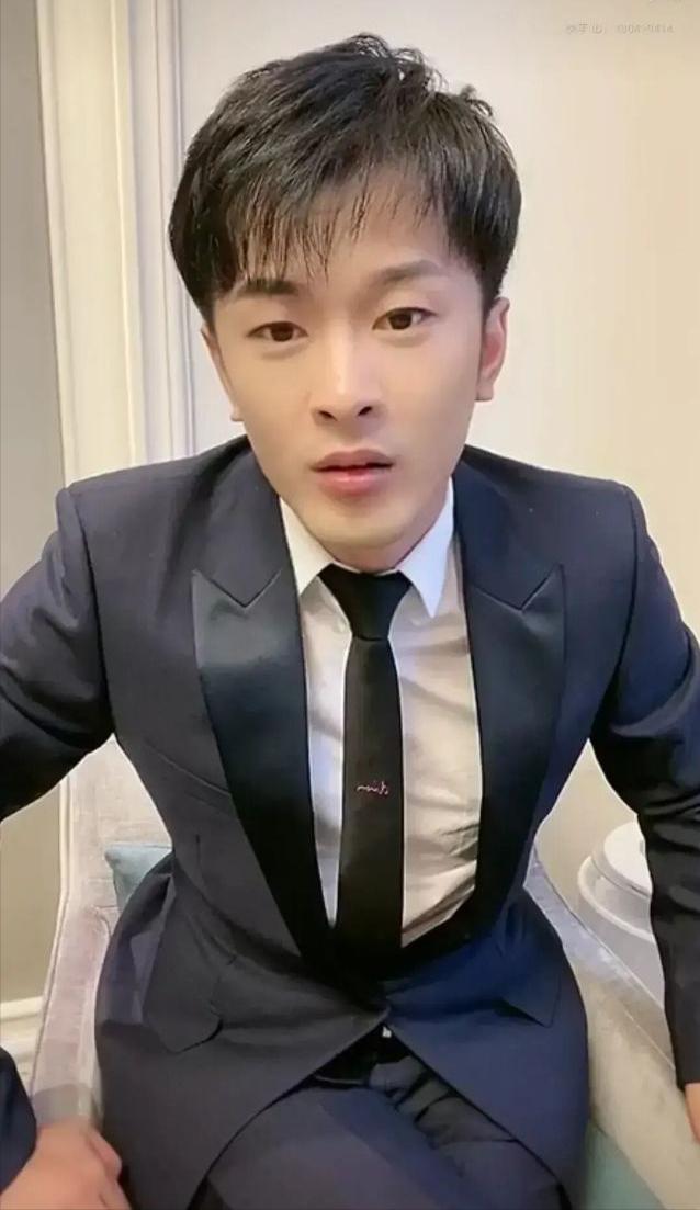 吐槽网红小潘潘,网红小潘潘和原版对比