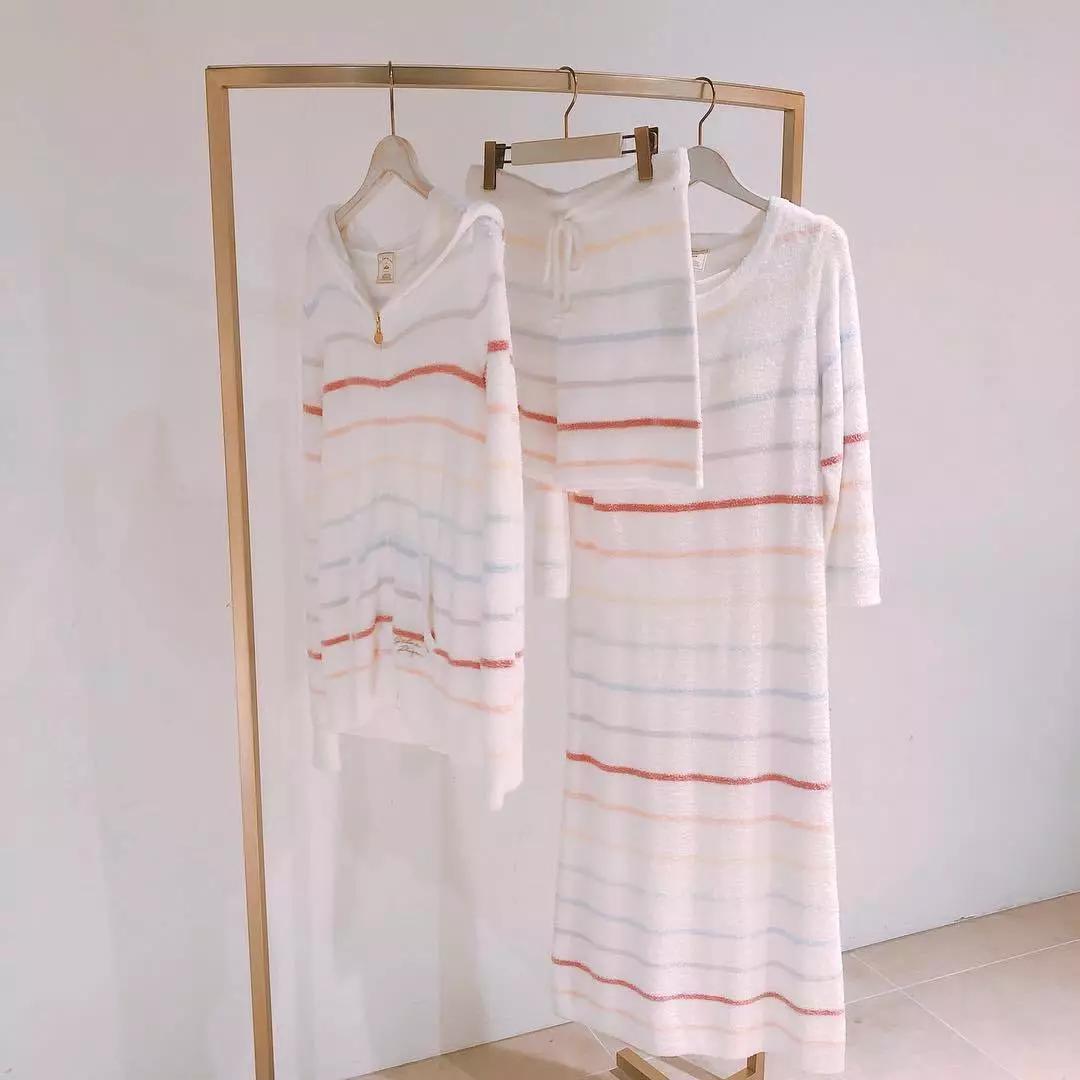 即使不出门也要穿出睡衣的别致,穿睡衣成了一种时尚