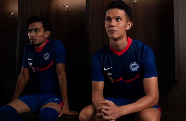 新加坡球衣新款,足球国家队新版球衣