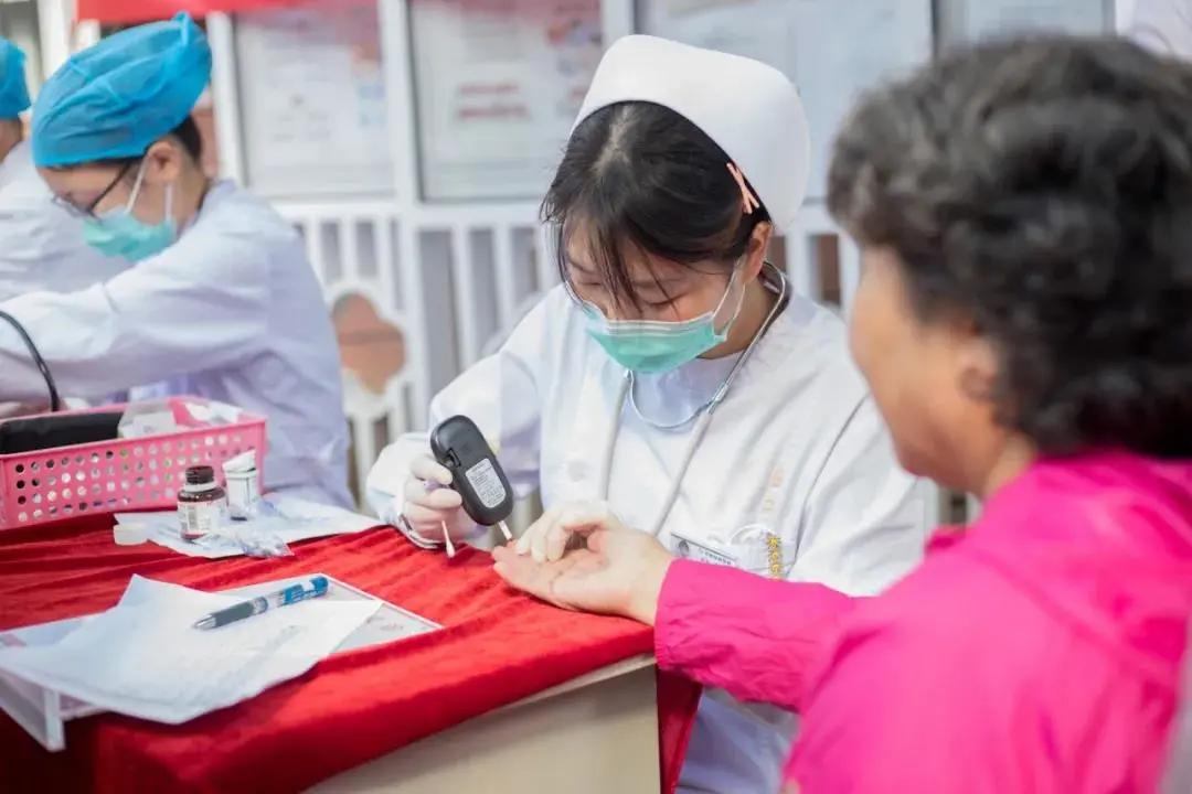 市中医院开展大型义诊活动,市中医院的义诊活动