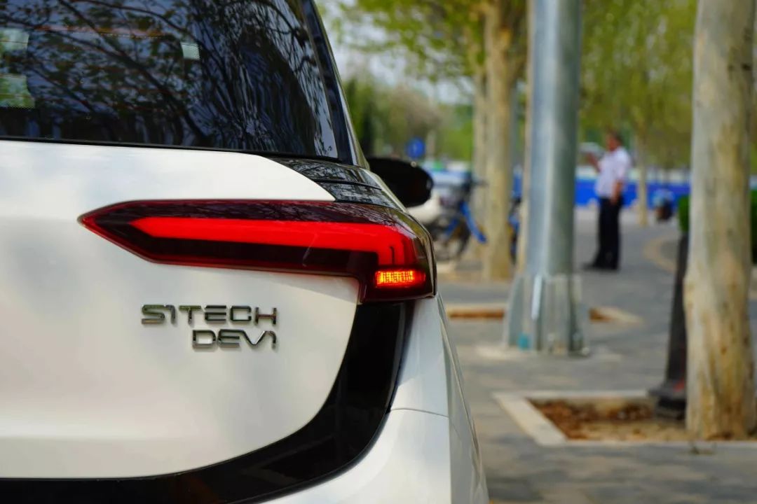 新特DEV1试驾体验：续航300落地7万，不靠补贴也能打？