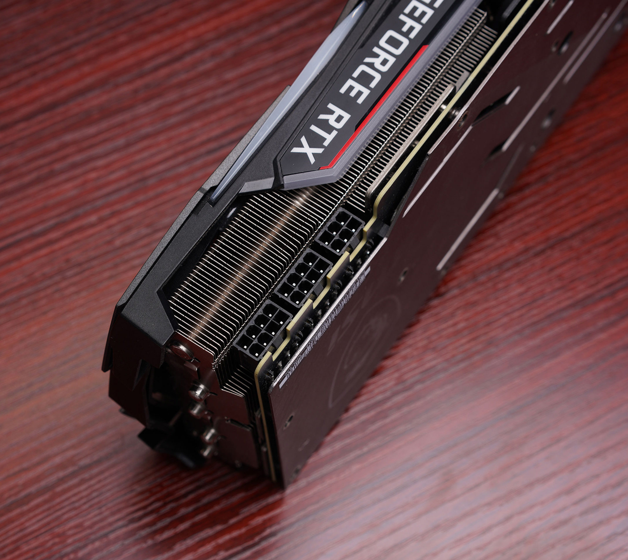 这套花费超过2W的桌面看起来是如此朴素