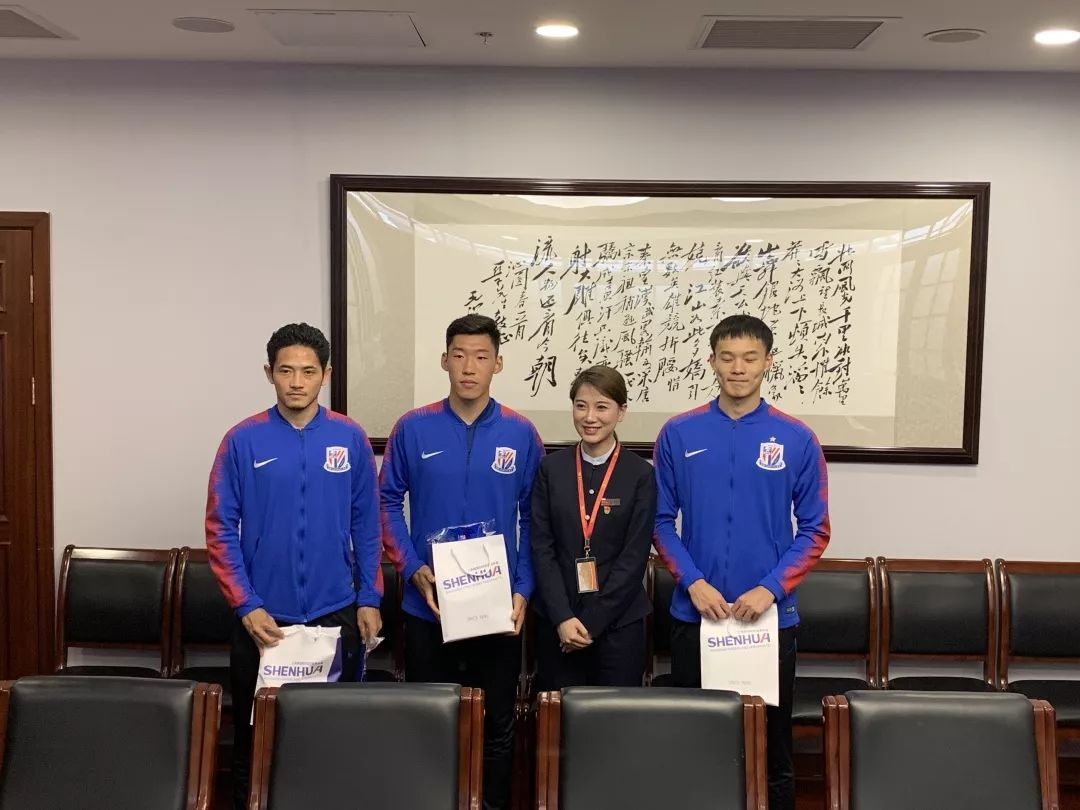 喂？有人做西班牙代购嘛？申花可能有这个需要......