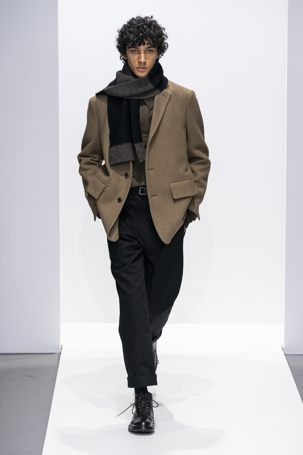 冬季黑色长款西装穿搭高级感,服装搭配男装2019秋冬款休闲西装