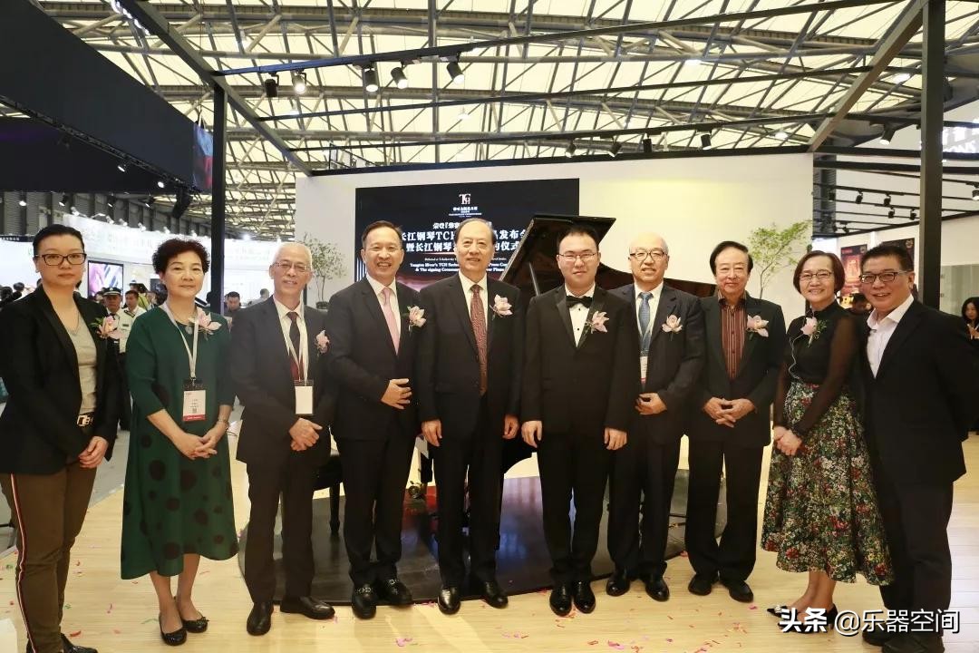 钢琴家安天旭签约长江钢琴艺术家,安天旭弹钢琴大赛