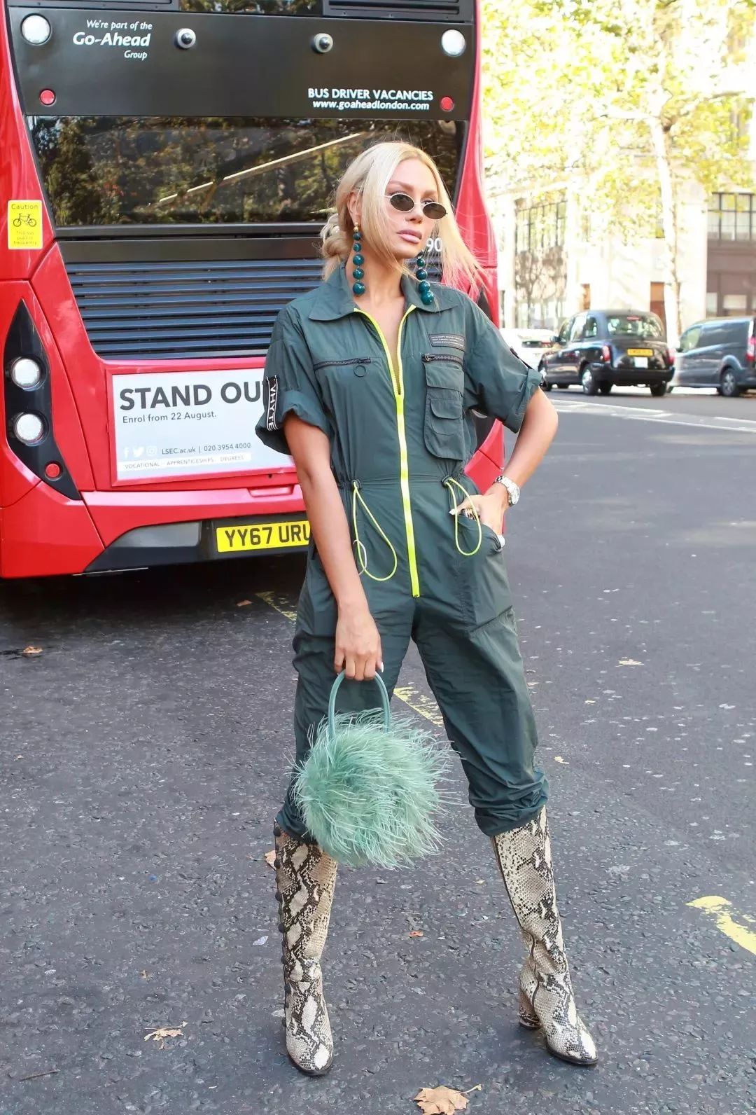 一双靴子竟然可以这么百搭,一双靴子有1kg吗