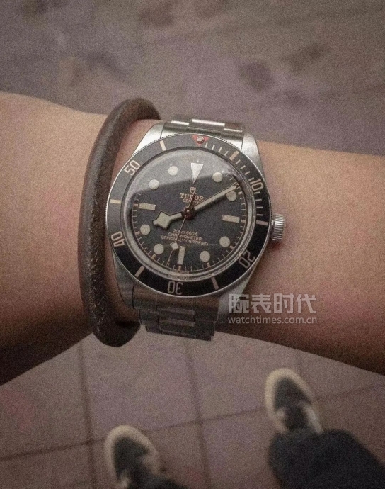 打工人手上适合戴什么,打工的一般戴什么表好点