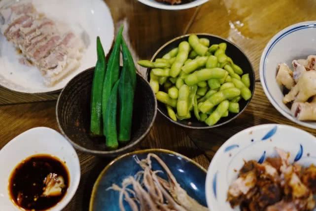 要想生活过得好必须喝点白开水,要想生活过得去每天总得受点气