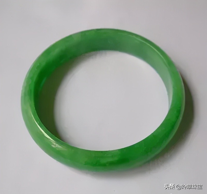 台湾婆婆花130万买手镯送儿媳，结果毁在一张证书上