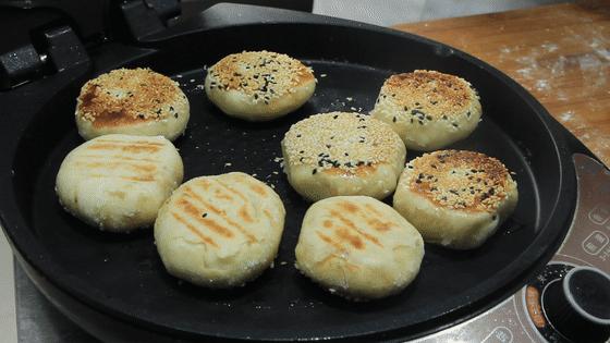 烧饼好酥脆好吃到停不下来,焦香酥脆的小烧饼