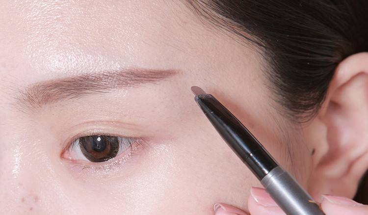 新手用眉笔画眉视频,新手画眉毛用一支眉笔画眉教程
