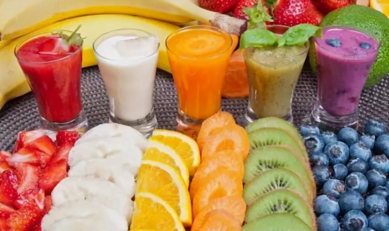 踢完足球后如何补充营养,足球运动员吃什么补充体力的