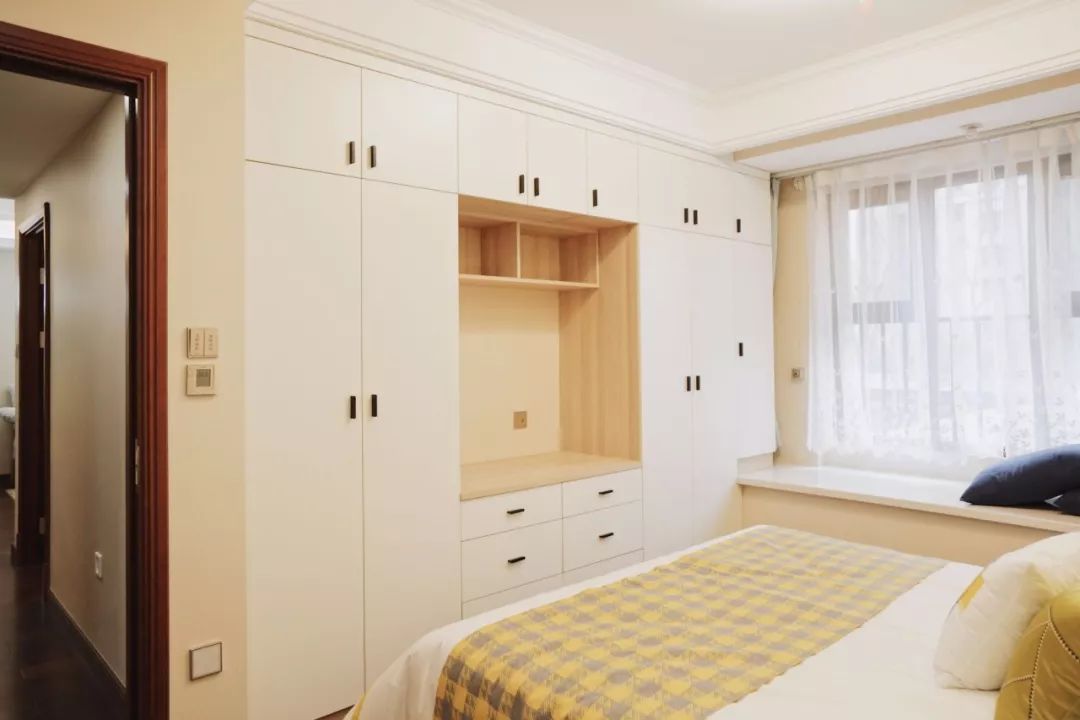 衣柜定制效果黄色原木,全屋定制白色衣柜轻奢效果图