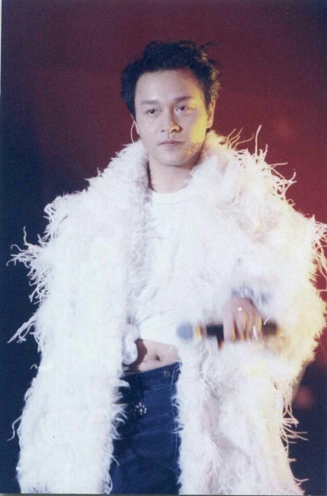 18年前张国荣,17年前张国荣纵身一跃