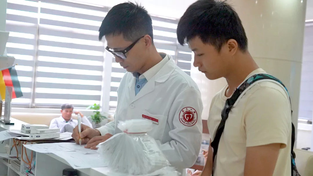 门牙缺失影响做隐形矫正吗,门牙缺失面部容貌有影响吗