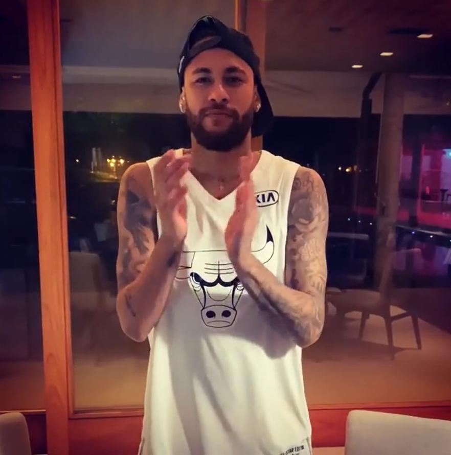 内马尔真篮球迷！晒乔1致敬乔丹还灌心灵鸡汤，与科比是好友