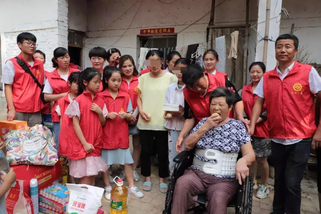 日行一善传递爱心,日行一善爱心传递视频