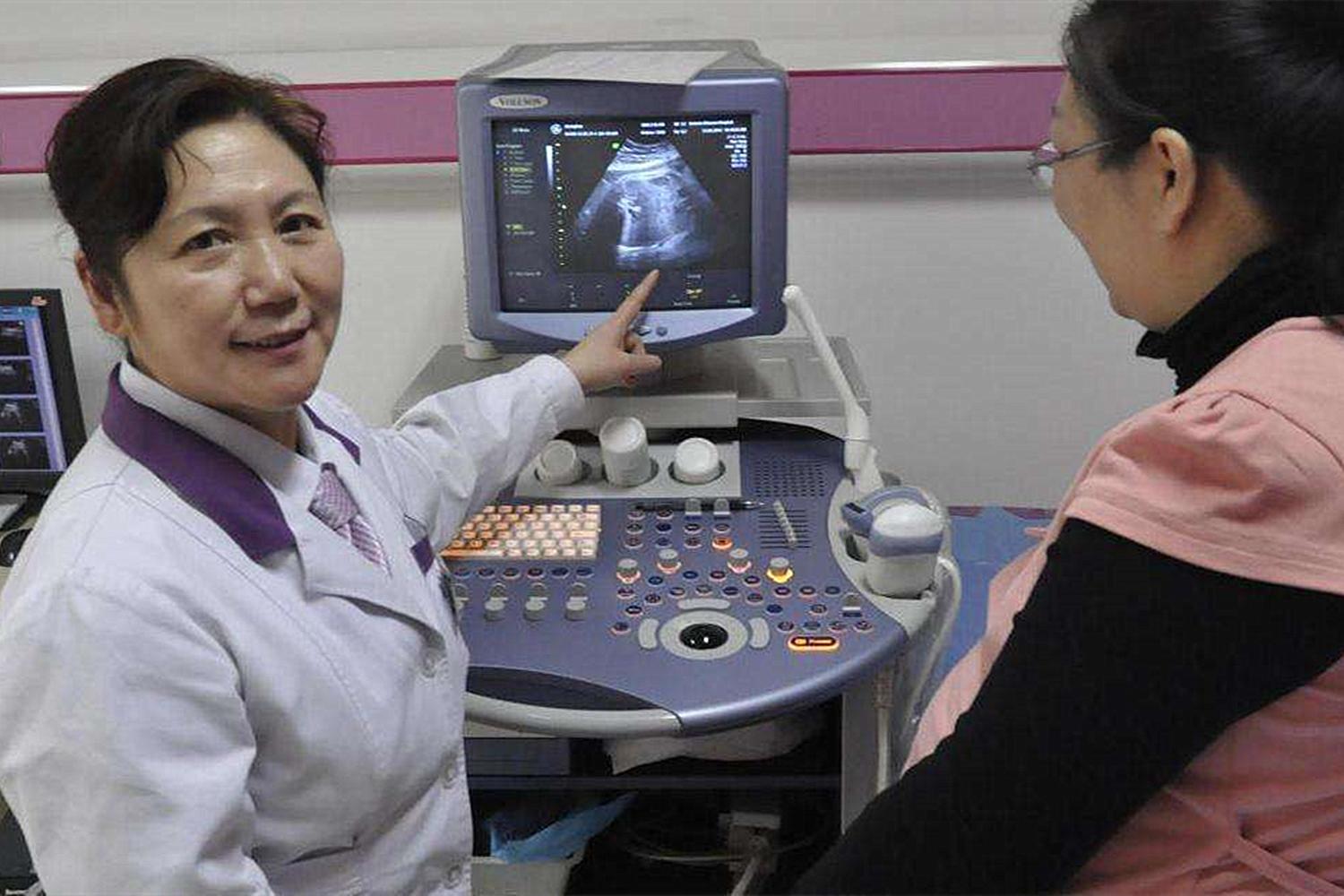 孕妇怀孕42周仍未生产，去医院后还不想生，医生：真是无知