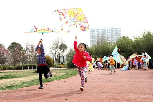 孩子很贪玩学习还很好,孩子好玩是天性