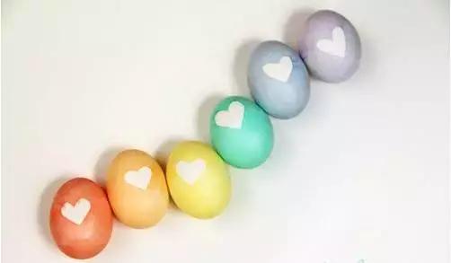 鸡蛋壳托盘手工作品创意,鸡蛋壳手工制作创意粘贴墙面画