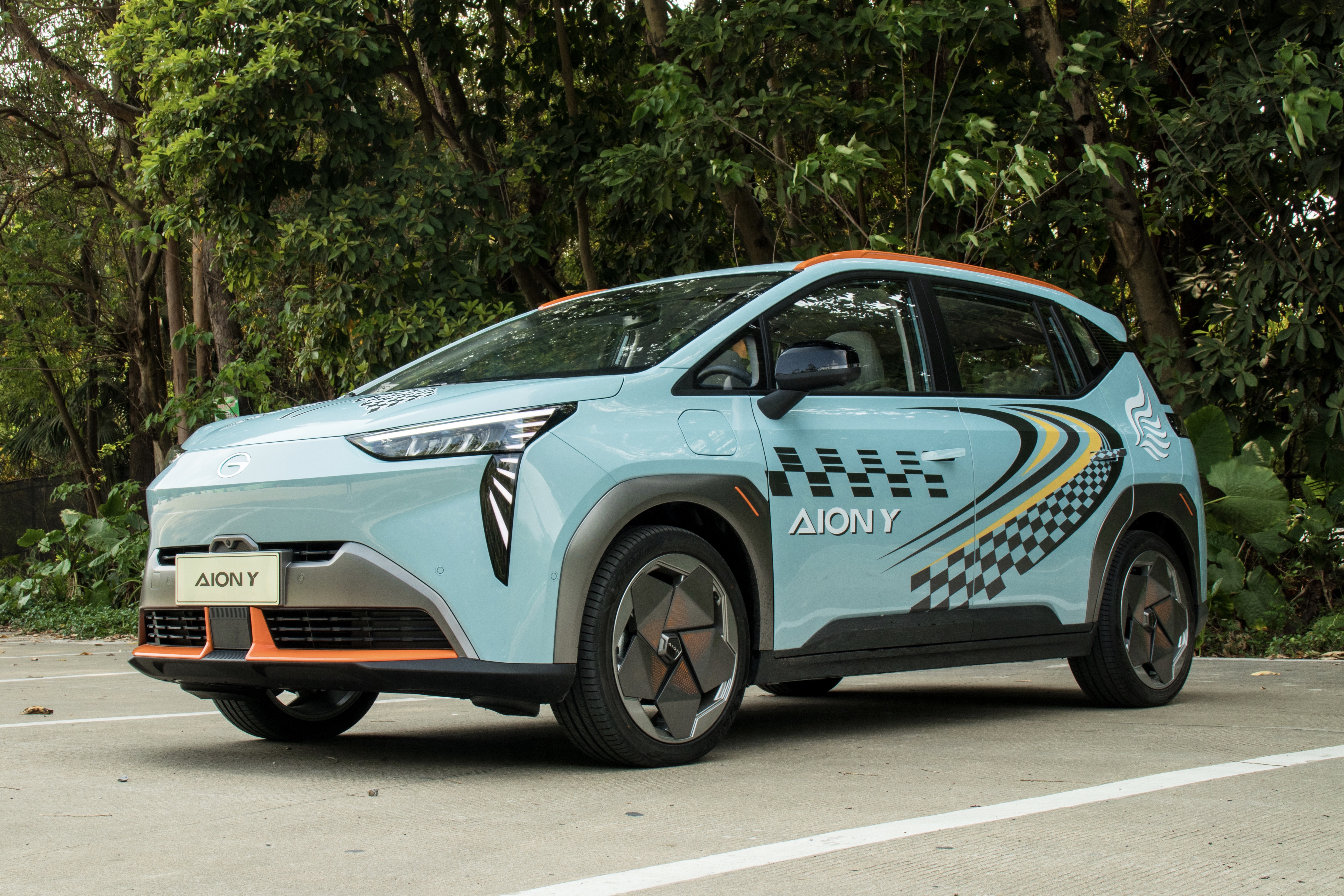 新车评唐dmi112km尊荣版试驾,聪明的人买新车还是准新车